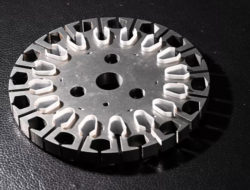 聚酯薄膜（以主流 PET 聚酯薄膜为例）在不同温度下的性能变化